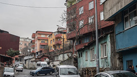 İstanbul'da evlerin kapısına para bırakılıyor!