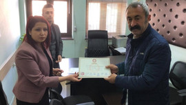 'Komünist Başkan' Maçoğlu mazbatasını aldı