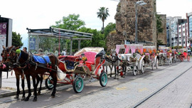 Kuşadası'nda faytonlar kaldırıldı