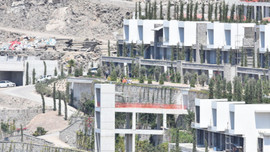 Bodrum'da kaçak yapıların yıkımı başladı