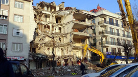 Konut güçlendirme kredisi oranı da düşmeli