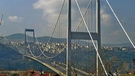 Boğaziçi Köprüsü'nden beton parçaları dökülüyor!