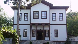 TOKİ, yöresel mimarideki konut projelerini hayata geçirdi.