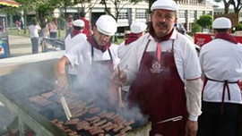 Sultanahmet Köftecisi, üniversitelerin etkinliklere sponsor oldu!