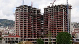 Kartal'da inşaat iskelesi çöktü!