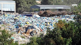 Kemer çöpe döndü!