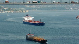 İstanbul Boğazı ve İzmit Körfezi gemi geçişlerine düzenleme