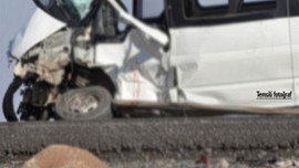 Minibüs ile öğrenci servisi çarpıştı: 30 yaralı