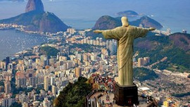 Fitch Brezilya'nın notunu düşürdü