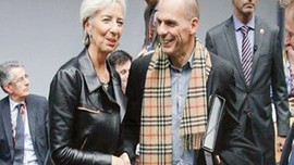 Solcu bakanın Burberry atkısı