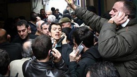 Vatandaş hücum etti, borçlanıp alan bile var