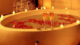 Romantik bir banyoya ne dersiniz?