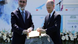 Mersin'de olaylı temel atma töreni