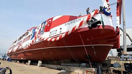 Türkiye’nin en büyük feribotu denize indi