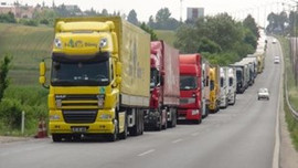 Sınırda kuyruk çilesi!