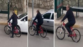 Makam aracı yerine bisiklet kullanan başkan