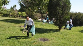 Çöp toplayan avukatlar para buldu