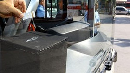 İzmir’de kağıt bilet uygulaması uzun kuyruklara sebep oldu