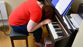 Günde 40 kez uykuya dalıyor!