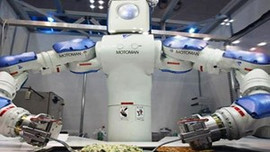 Robotun yemek pişireninide çıkardılar!