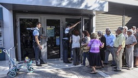 Yunan bankaları 15 Temmuz'a kadar açılmayacak!