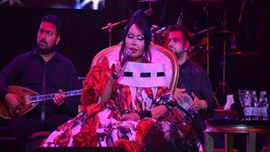 Bülent Ersoy kıafetiyle 'Yok artık' dedirtti