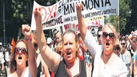 Yunanistan'da cenaze işlemleri bile yapılamıyor