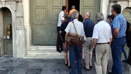 Yunanistan'da kiralık kasalar boşalır korkusu