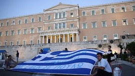 Yunanistan ekonomistleri de birbirine düşürdü!