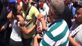 Çinli sanılan turiste dayak!