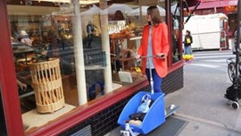 Avrupalı alışverişe scooter ile çıkıyor