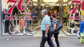 Mağazalarda 'Tüm ürünlere indirim’ afişlerine yasak geldi