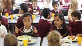 Özel okullarda öğle yemeği el yakıyor