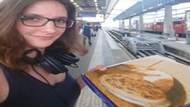 Almanya'da kiradan bıkan kadın trene yerleşti!