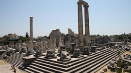 Apollon Tapınağı kazı çalışmalarında dev yapı bulundu!