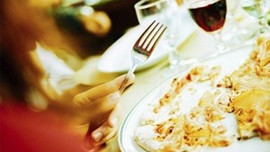 Dışarıda yemek yemek giderek pahalılaşıyor