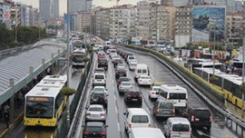 Enerji tasarrufu adına sıkışık saatte yola çıkana ceza