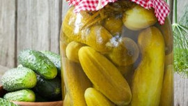 Turşu deposu Afyonkarahisar'da tarlaları su bastı