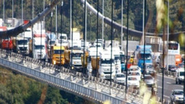 Kamyonlar 500 lira cezaya rağmen FSM'den geçiyor