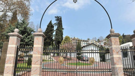 Halis Toprak'ın aslanlı köşkü konsolosluk oldu