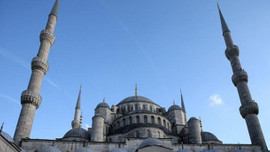 Sultanahmet'in 400 yıllık minaresi yenilendi