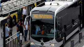 Metrobüs yolunda can pazarı! Denetim sıfır coçuklar ana caddede!