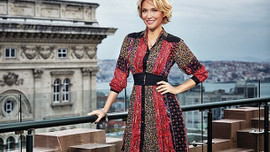 Gülse Birsel inşaat reklamlarıyla nasıl dalga geçti?