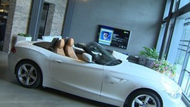 Behzat Uygur arabasını evinin ortasına park ediyor!