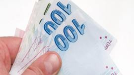 2 lira borç için arabaya rehin kondu