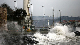 İstanbullular dikkat! Yoğun fırtına sebebiyle tüm seferler iptal