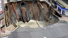 Metro inşaatı yol çökertti!