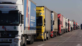 Kapıkule'de TIR kuyruğu  uzadıkça uzadı!