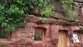 700 yıllık mağarayı lüks eve dönüştürdü!