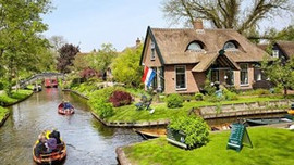 Masal değil bu köy gerçek! İşte Hollanda'nın Giethoorn Köyü